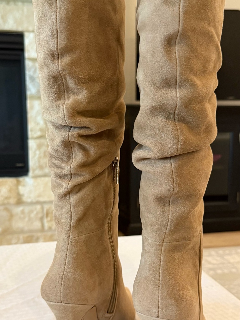 Vince Camuto BNIB Tan Suede Knee-High Pointed-Toe Boots - Picture 3 of 5